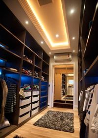 Большая открытая гардеробная комната с комбинированным наполнением Владивосток